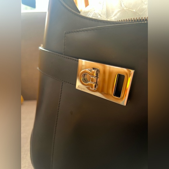 Salvatore Ferragamo Leather Shoulder Bag - Picture 3 of 6